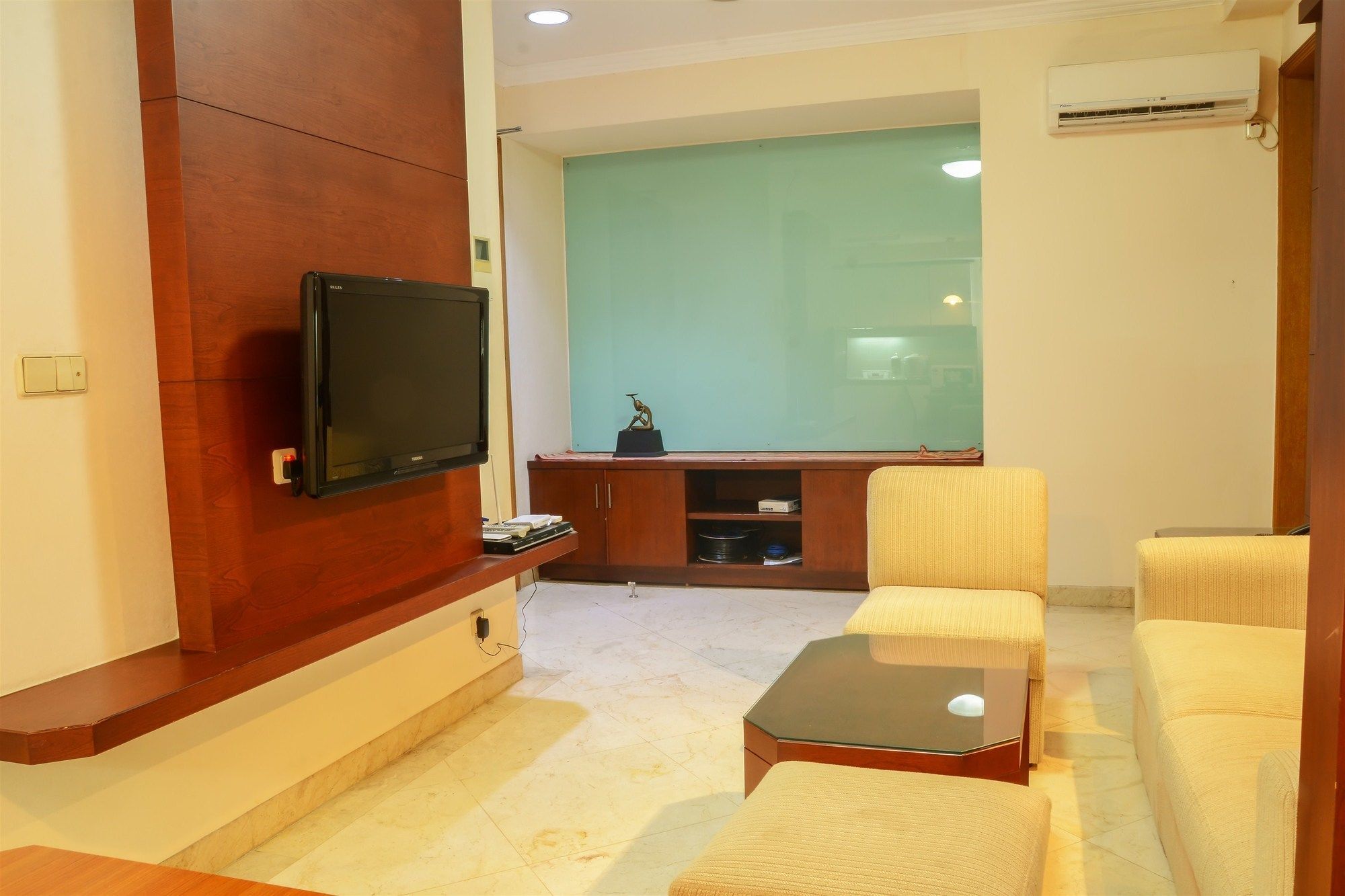 Apartment Big 1 Bedroom Park Royale By Travelio *