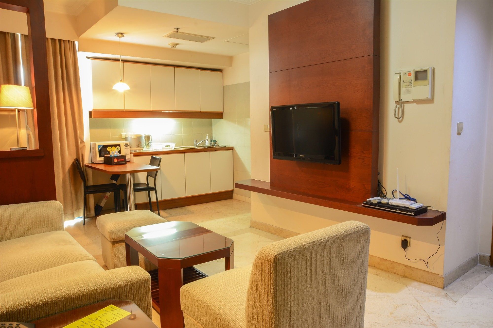 Big 1 Bedroom Park Royale By Travelio Apartment *